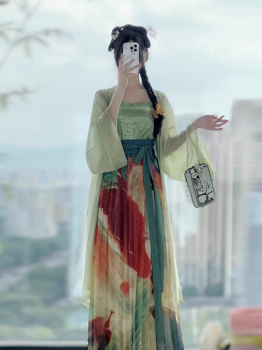 The Splendor of Chinese Hanfu:The Mian Mian Skirt