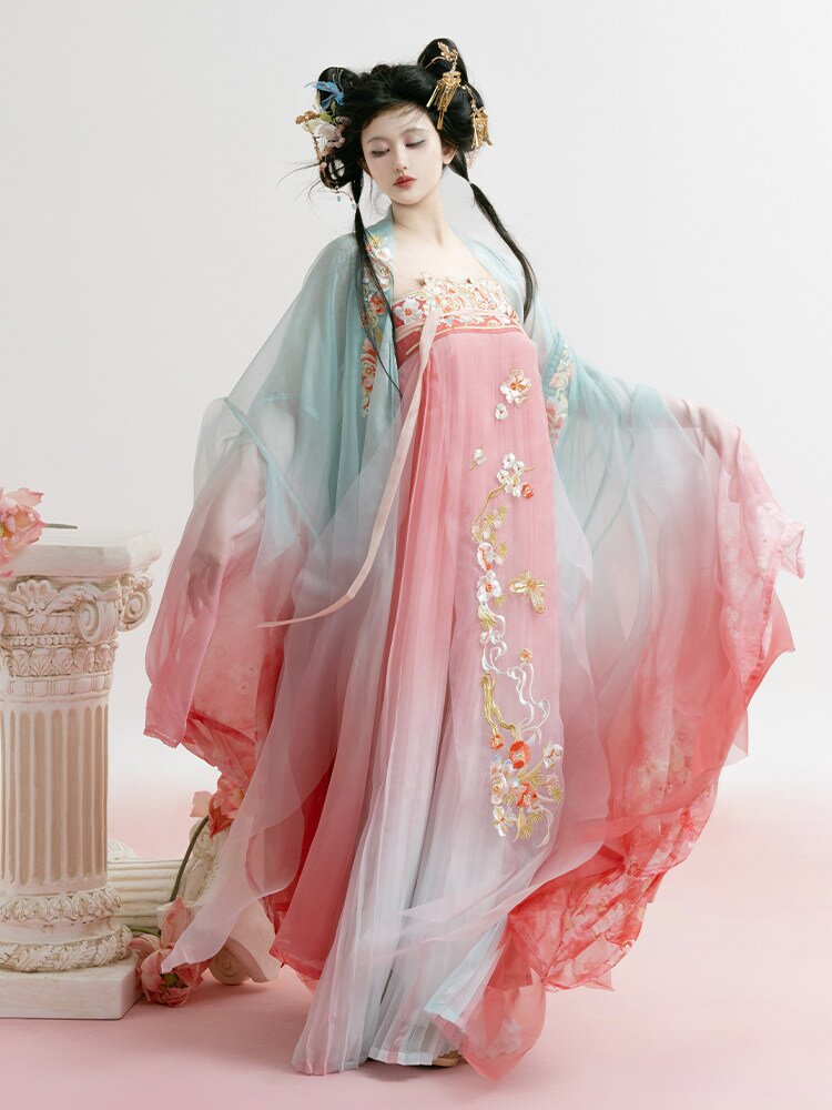 Adult Community of Hanfu:Embracing Traditional Chinese Fashion