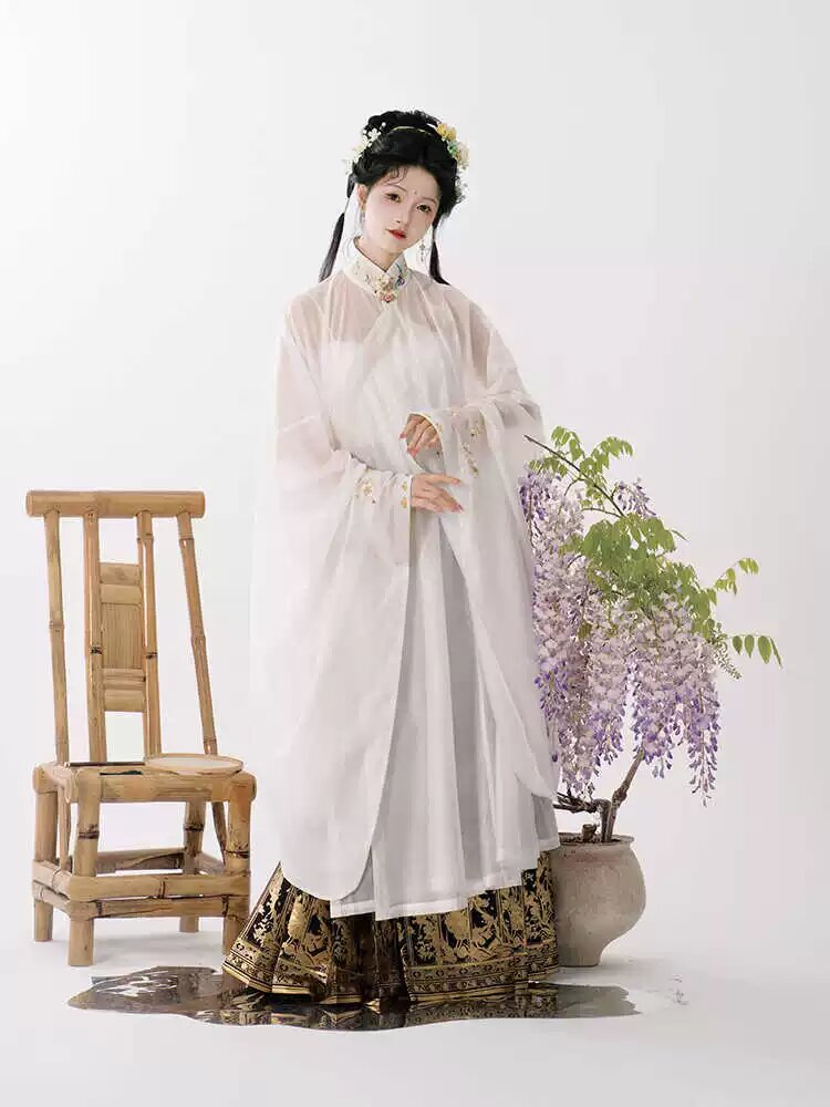 Red Qipao for Girl Children on New Years Visit:A Celebration of Tradition and Elegance
