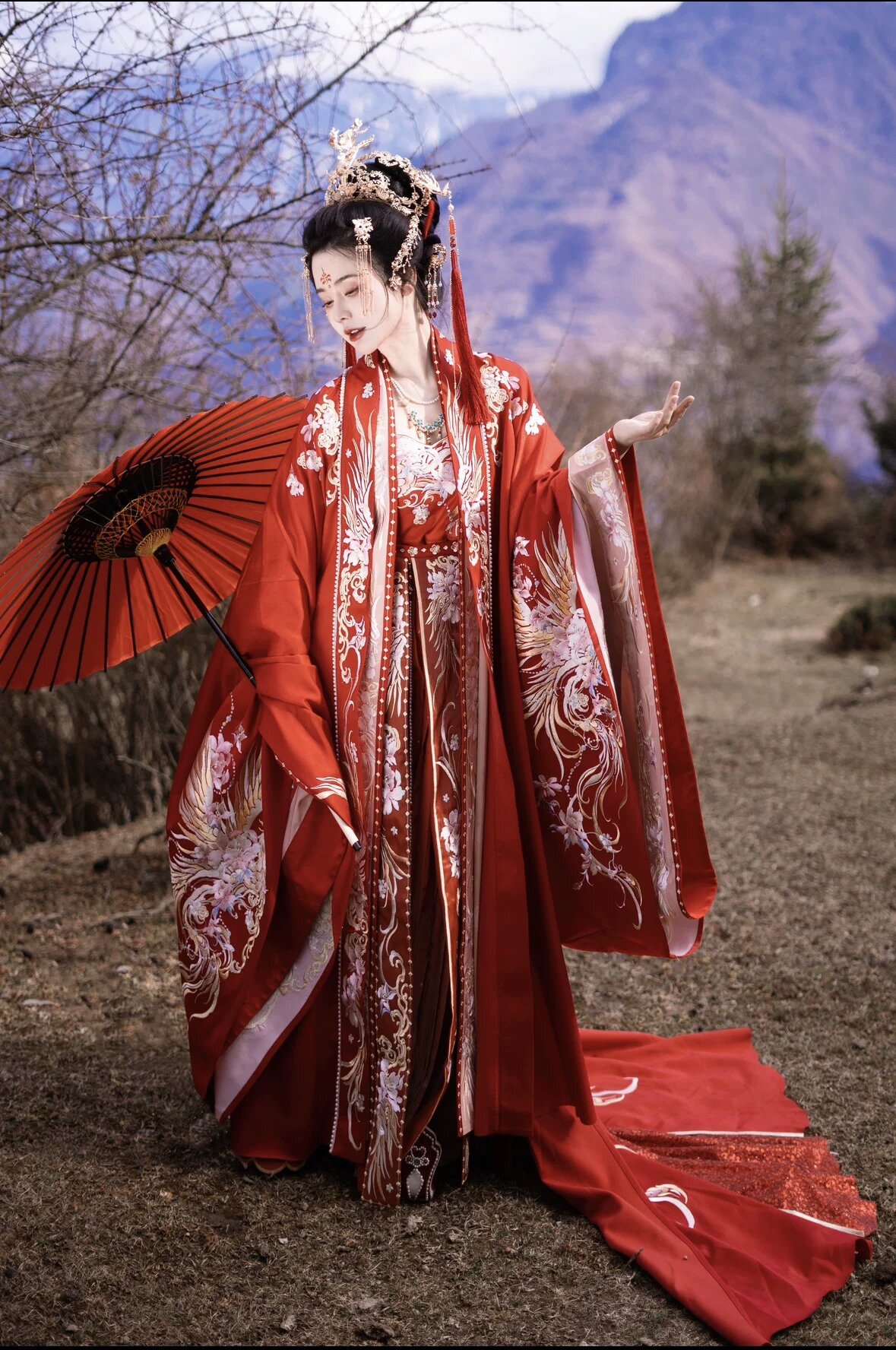 The Pendants of a Horseface Skirt:A Cultural Exploration