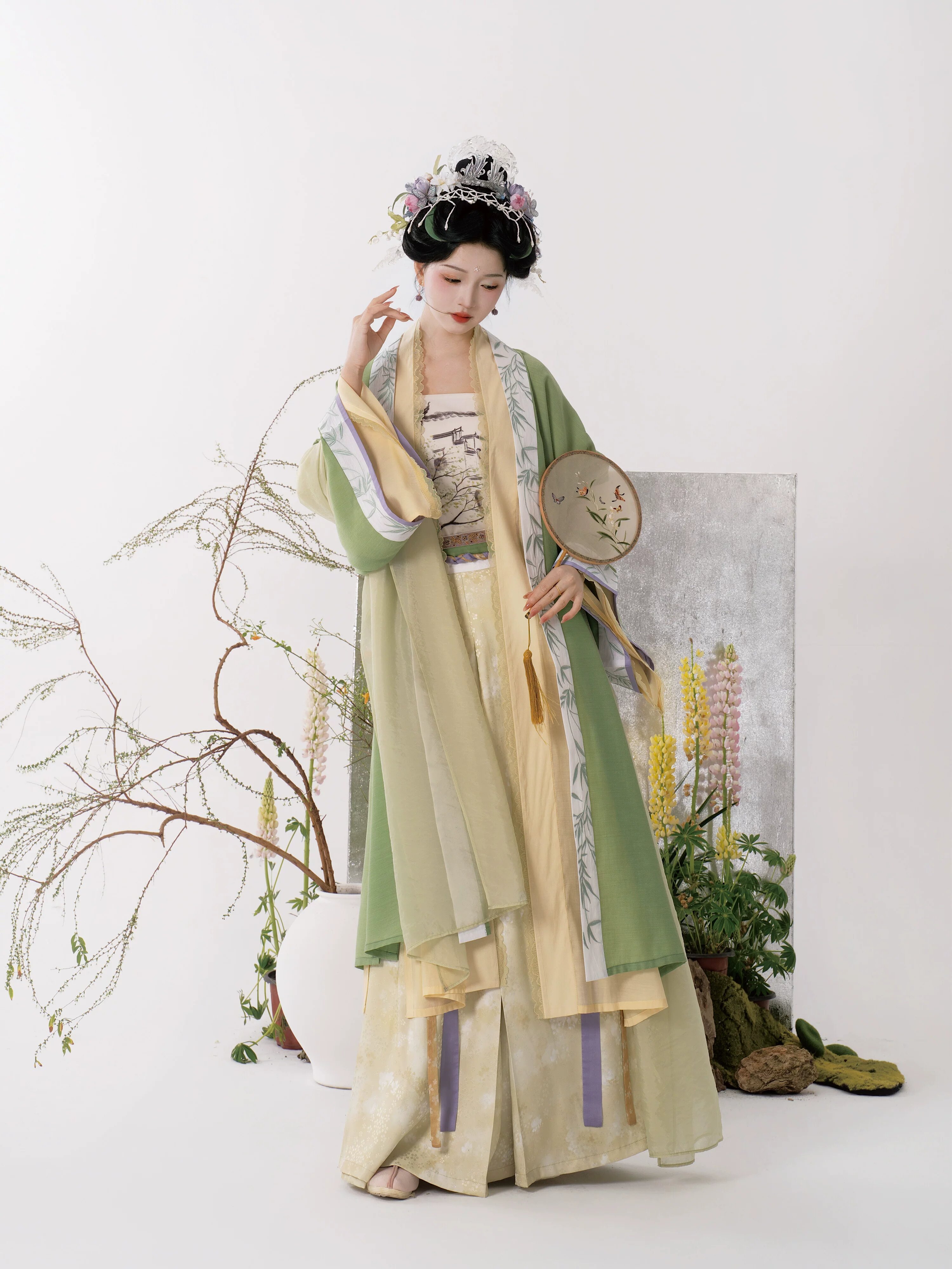 Childrens Imperial Robes:The Splendor of Traditional Chinese Dress for Little Queens Childrens Imperial Robes:The Splendor of Traditional Chinese Dress for Little Queens
