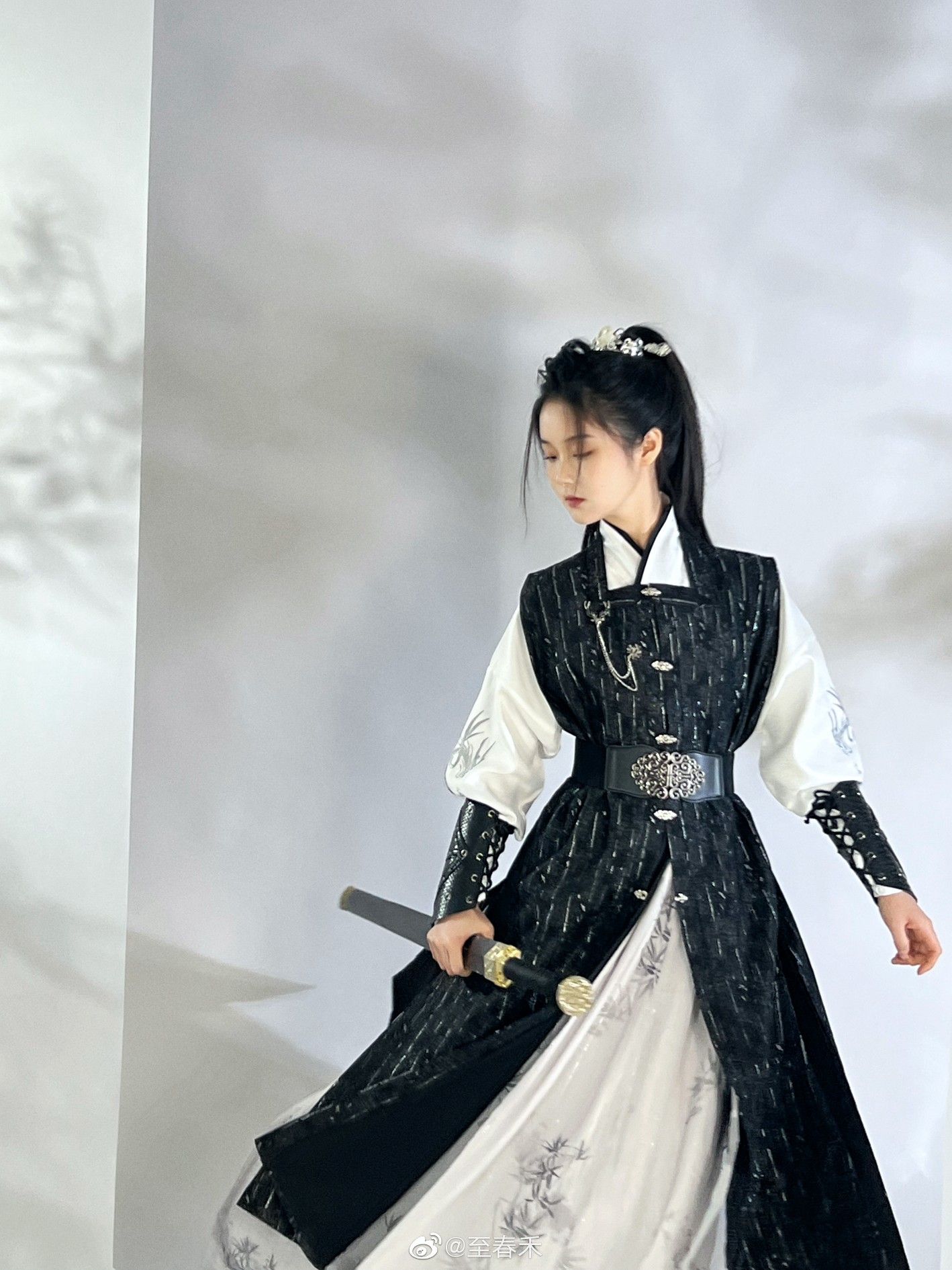 Summer in a Blue Cheongsam:Embracing the Traditional Elegance Summer in a Blue Cheongsam:Embracing the Traditional Elegance