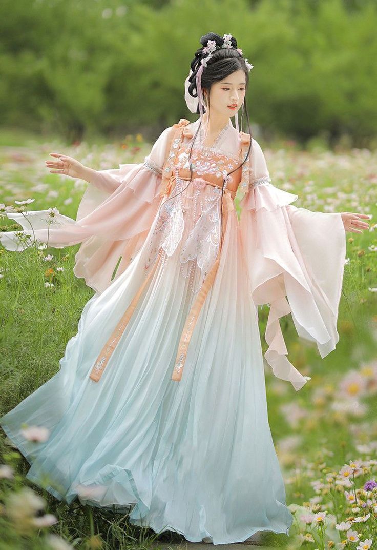 Encounter with the Divine Deer:The Story of Yao and上官婉儿in Hanfu Encounter with the Divine Deer:The Story of Yao and上官婉儿in Hanfu