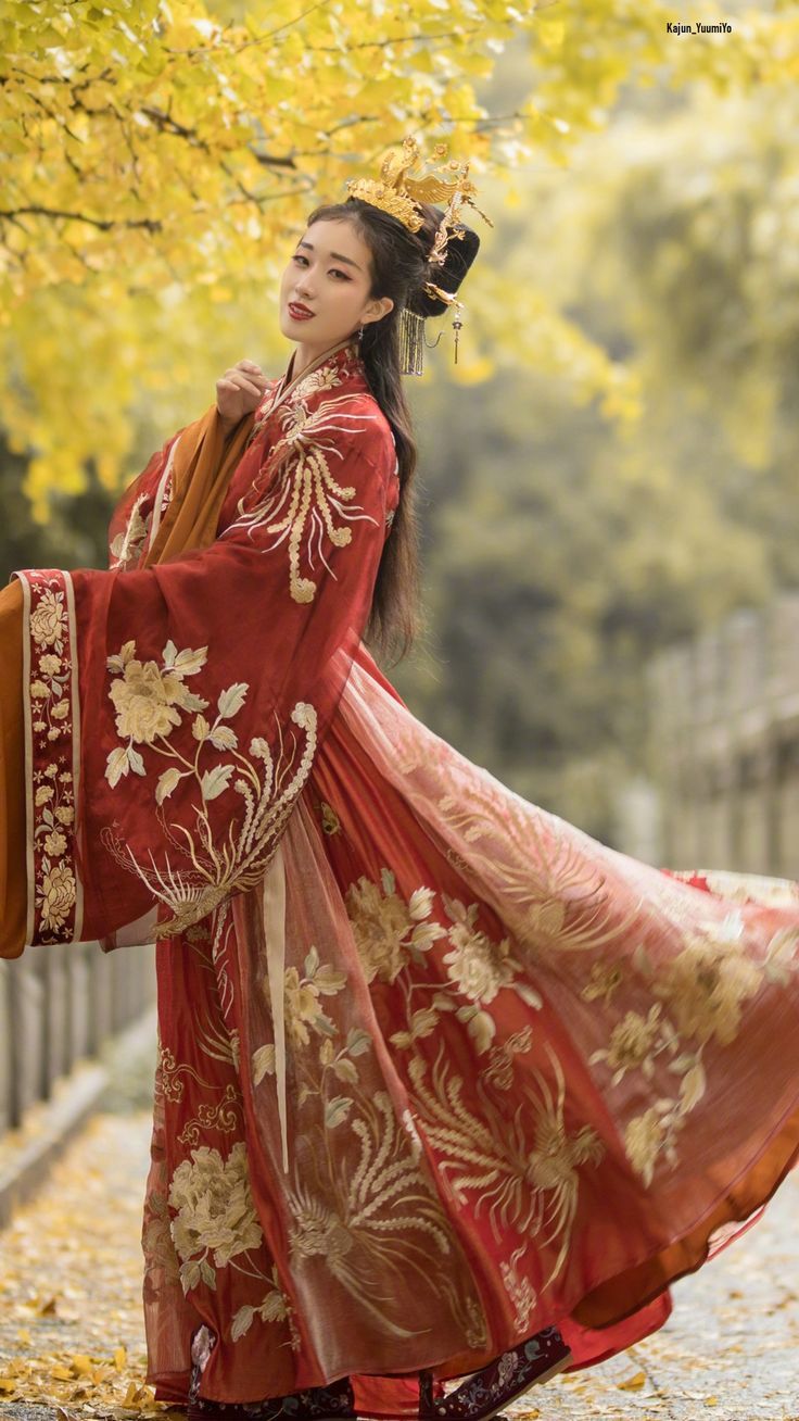 Minimalist Elegance:The Rise of Hanfu Fashion in the Modern Age Minimalist Elegance:The Rise of Hanfu Fashion in the Modern Age
