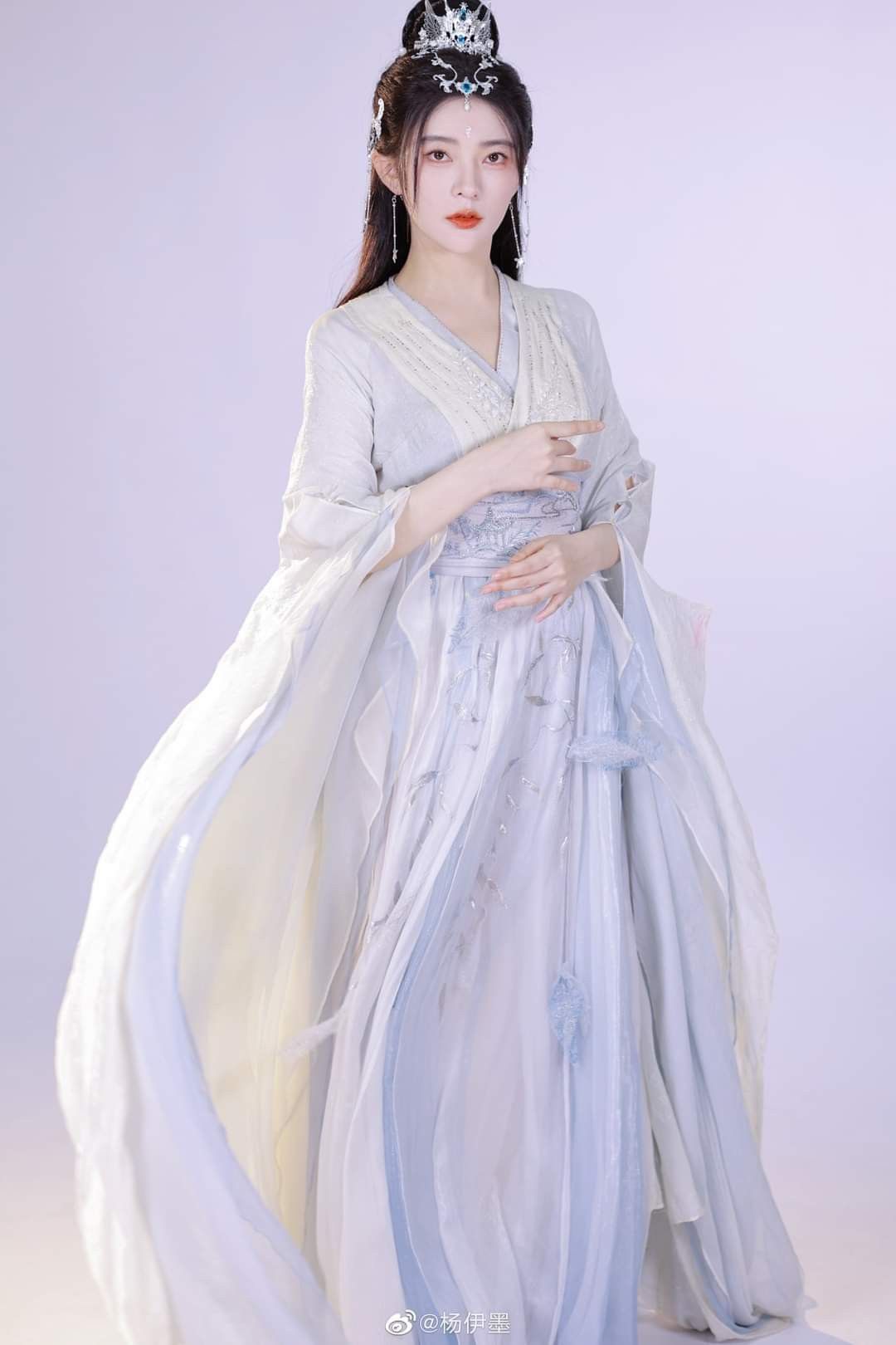 The Enchanting Elegance of Kyo Sakuras Cheongsam The Enchanting Elegance of Kyo Sakuras Cheongsam
