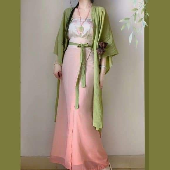 The Splendor of Hanfu Swords:Ancient Swords in Traditional Chinese Clothing The Splendor of Hanfu Swords:Ancient Swords in Traditional Chinese Clothing
