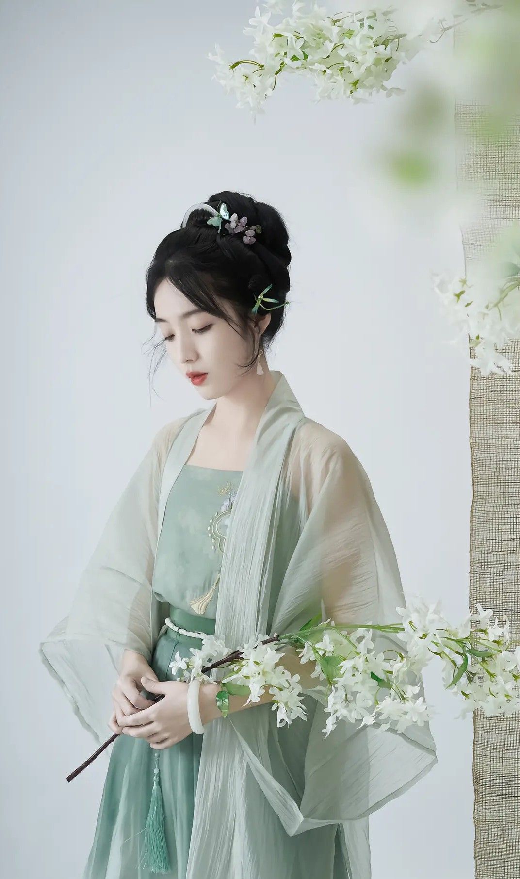 Hanfu Student Sisters in Ancient Costume Hanfu Student Sisters in Ancient Costume