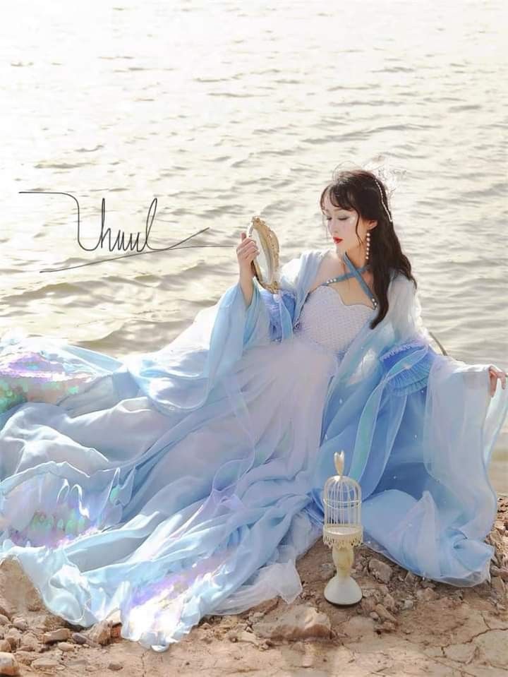 Exploring the Essence of Dunhuang Style Hanfu:The Fusion of Traditional Chinese Elements Exploring the Essence of Dunhuang Style Hanfu:The Fusion of Traditional Chinese Elements