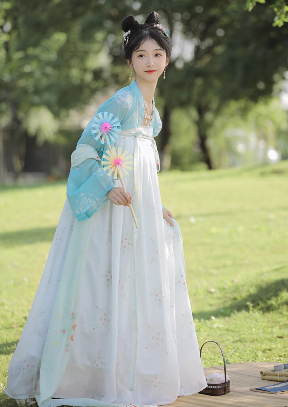 Plus-Size Fashion:The Charm of Cheongsam for a 90kg 180-pound)Curvier Sister Plus-Size Fashion:The Charm of Cheongsam for a 90kg 180-pound)Curvier Sister
