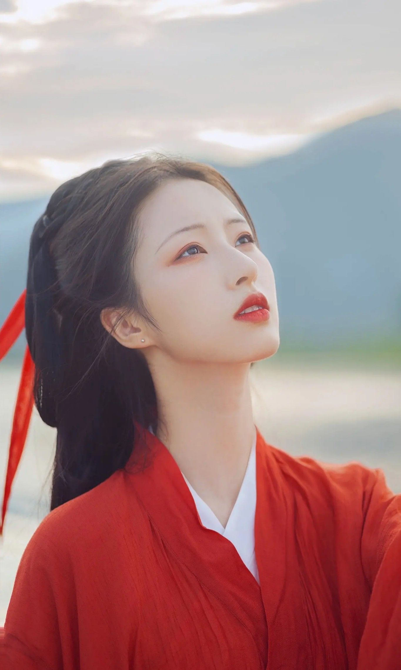 Elegant Sweetheart in a Cheongsam:The Allure of Traditional Beauty Elegant Sweetheart in a Cheongsam:The Allure of Traditional Beauty