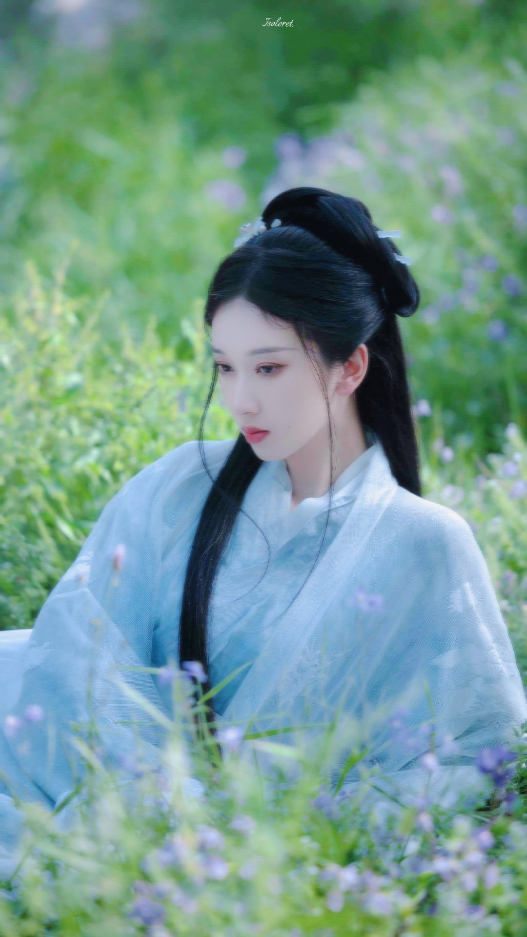 The Cultural Significance of Cheongsam Props and Umbrellas in Chinese Traditional Fashion The Cultural Significance of Cheongsam Props and Umbrellas in Chinese Traditional Fashion