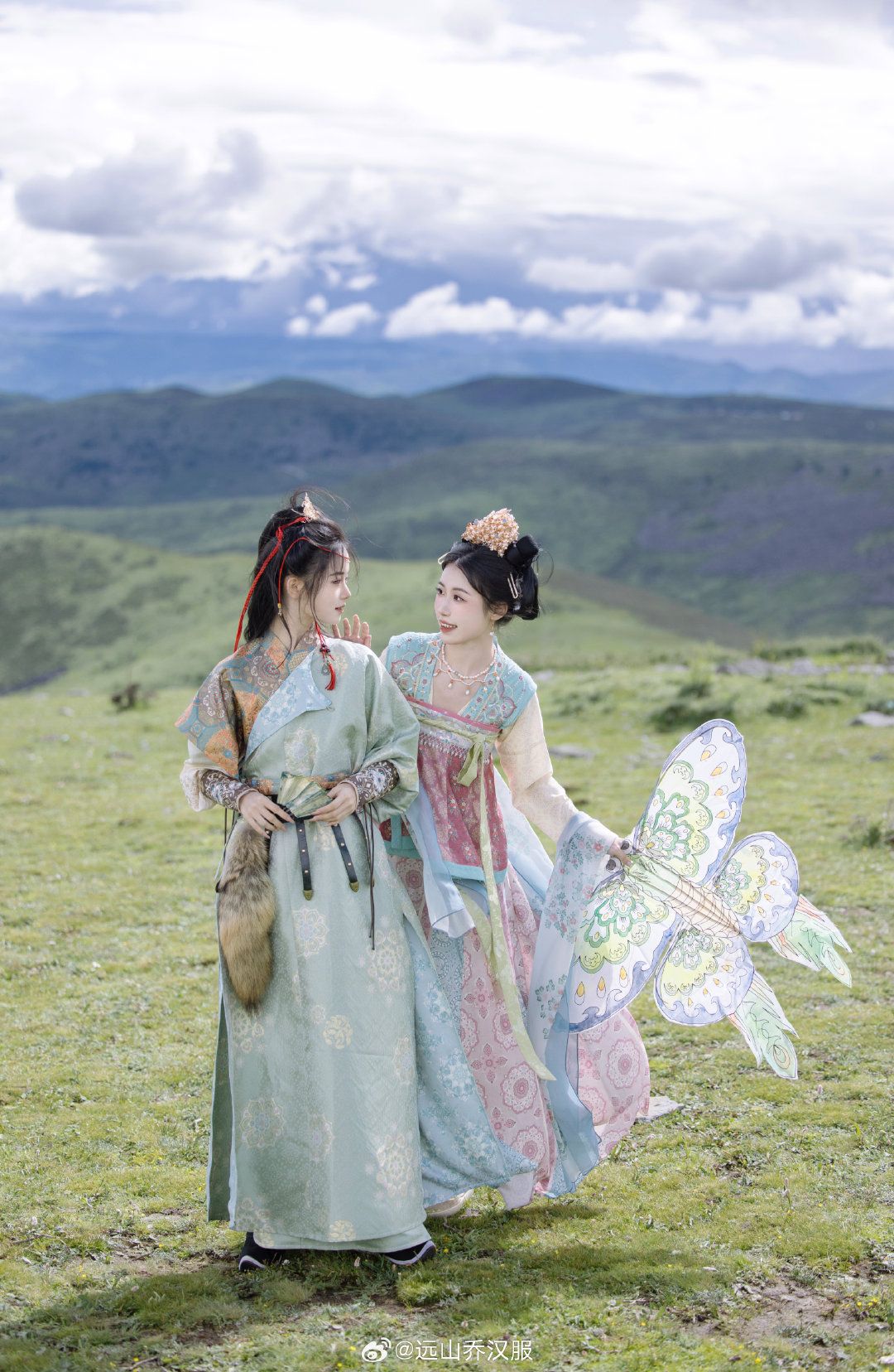 Neo-Chinese Elegance:The Evolution of Traditional Hanfu Suites Neo-Chinese Elegance:The Evolution of Traditional Hanfu Suites