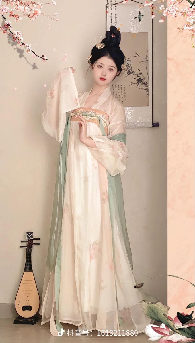 The Splendor of the Long-Style Horseface Skirt with Embroidery The Splendor of the Long-Style Horseface Skirt with Embroidery