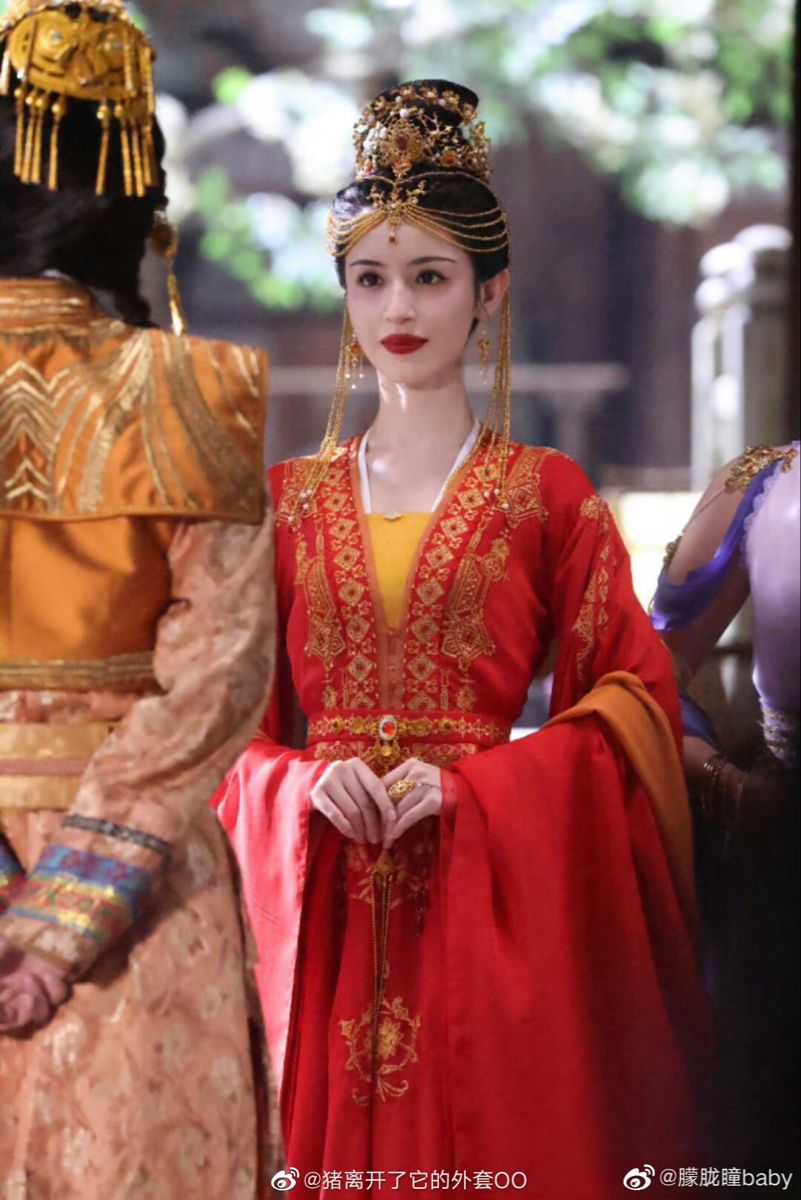 The Role of Hairpins in Hanfu Headdress:A Journey into Traditional Chinese Beauty The Role of Hairpins in Hanfu Headdress:A Journey into Traditional Chinese Beauty