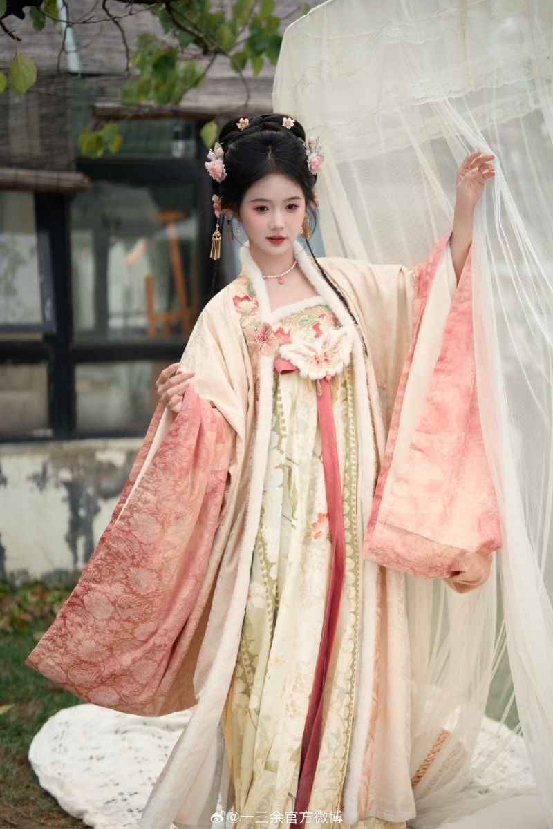 Girls Hanfu Fashion:Exploring the Fusion of Traditional Chinese Style and Modern Trends