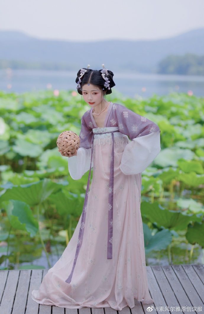 Beautiful Hanfu Costumes for Little Girls in Summer Beautiful Hanfu Costumes for Little Girls in Summer
