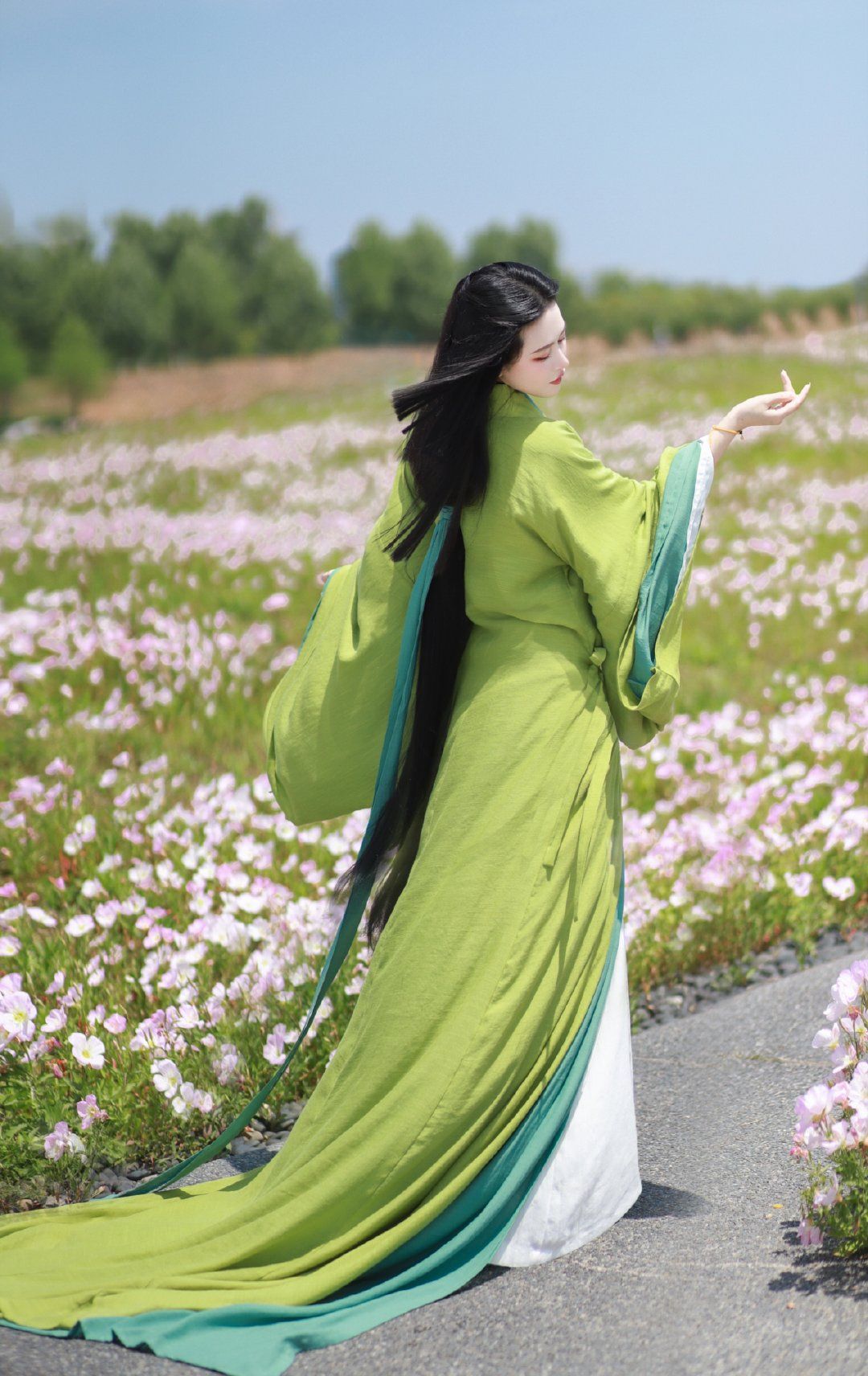 The Evolution of Hanfu Costume:The Intricate Art of Waist封印 in Traditional Hanfu Skirts