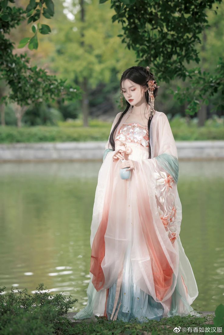 The Evolution of Hanfu Skirt:Embracing the Traditional Elegance of Han Elements The Evolution of Hanfu Skirt:Embracing the Traditional Elegance of Han Elements