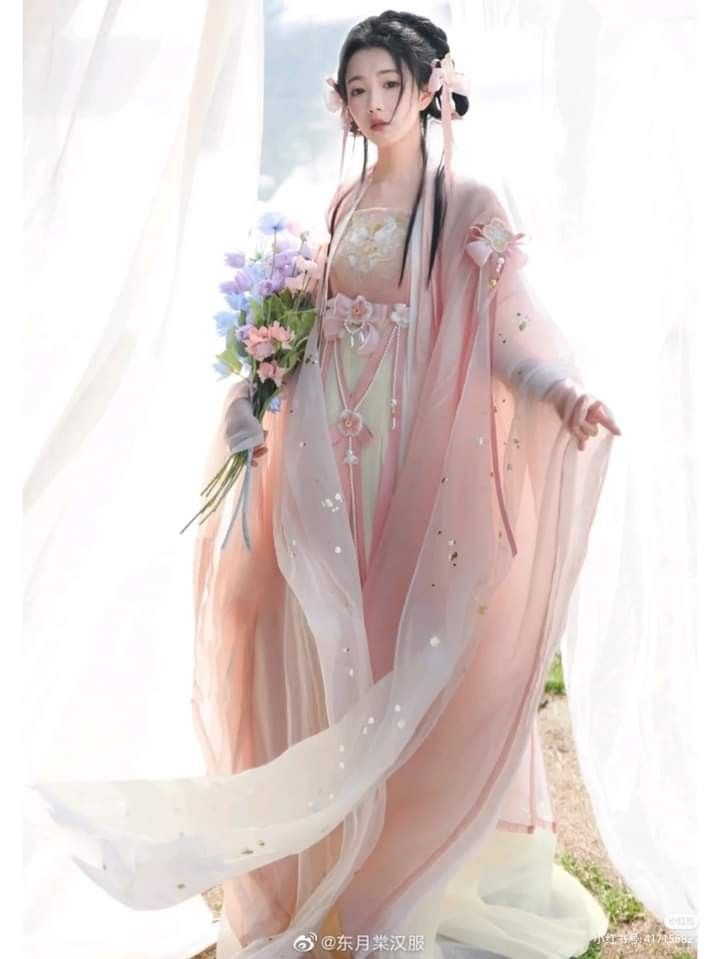 The Splendor of Qin-Style Hanfu:A Journey into Ancient Chinese Cultural Splendor The Splendor of Qin-Style Hanfu:A Journey into Ancient Chinese Cultural Splendor