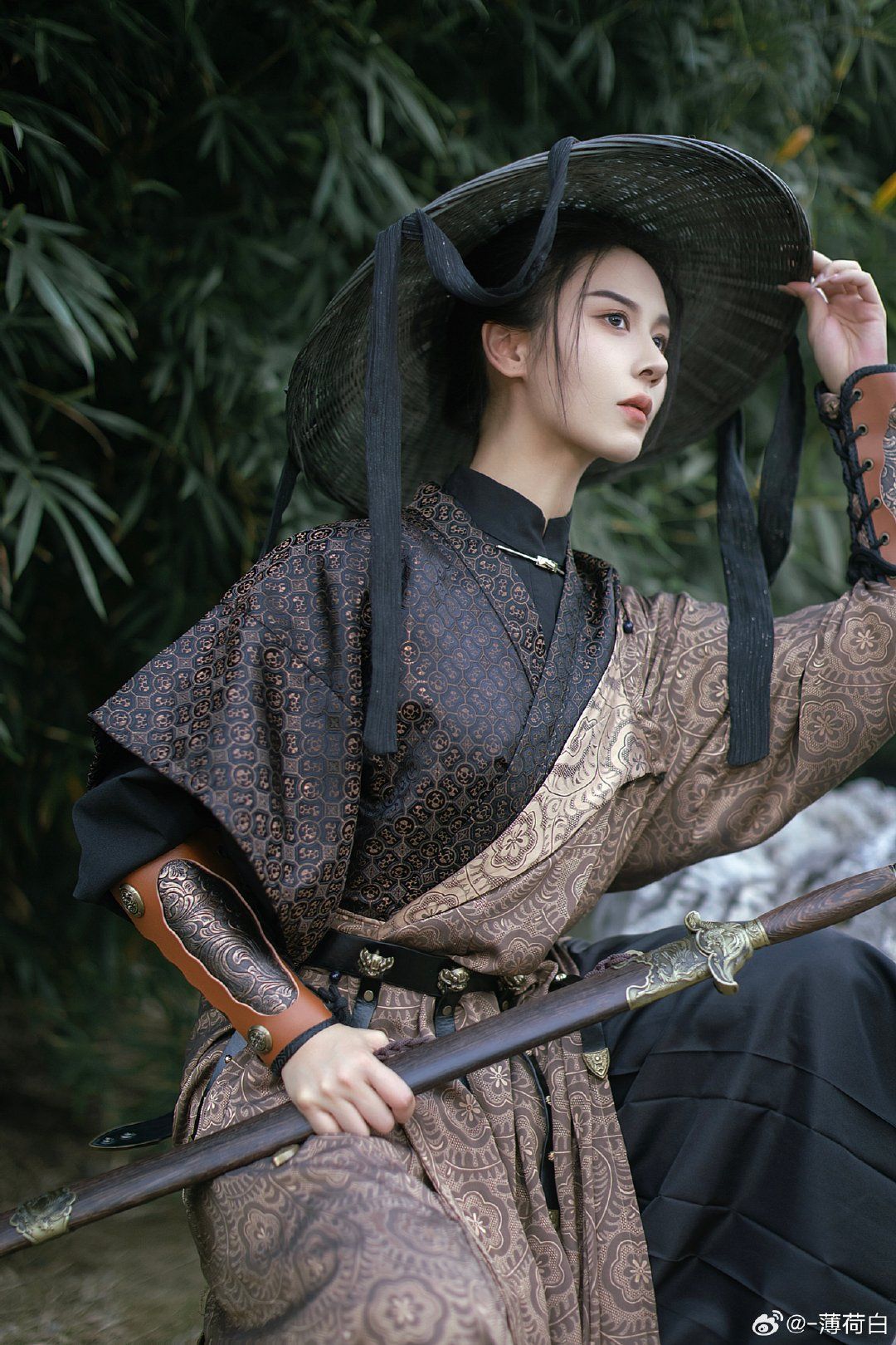 The Rise of the Checkered Fish-Tail Cheongsam:A Blend of Traditional Elegance and Modern Style The Rise of the Checkered Fish-Tail Cheongsam:A Blend of Traditional Elegance and Modern Style