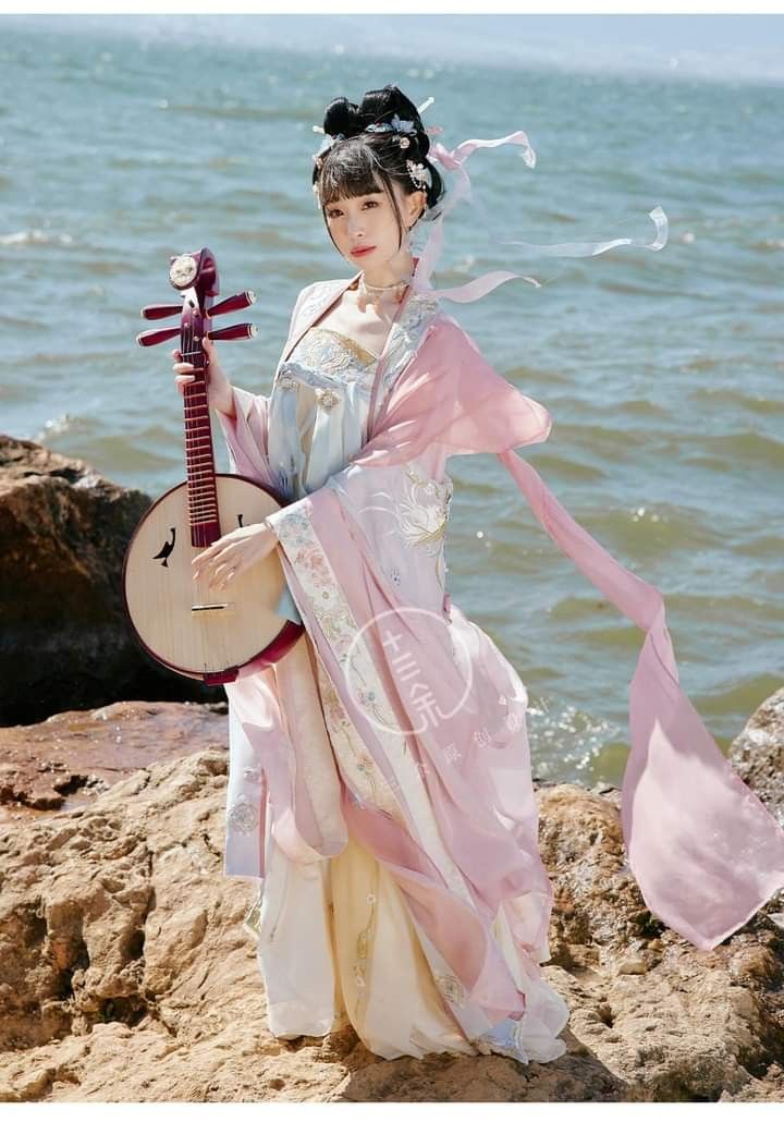 Traditional Charm of Cheongsam with 7-inch Sleeve Jacket in a Two-Piece Set Traditional Charm of Cheongsam with 7-inch Sleeve Jacket in a Two-Piece Set