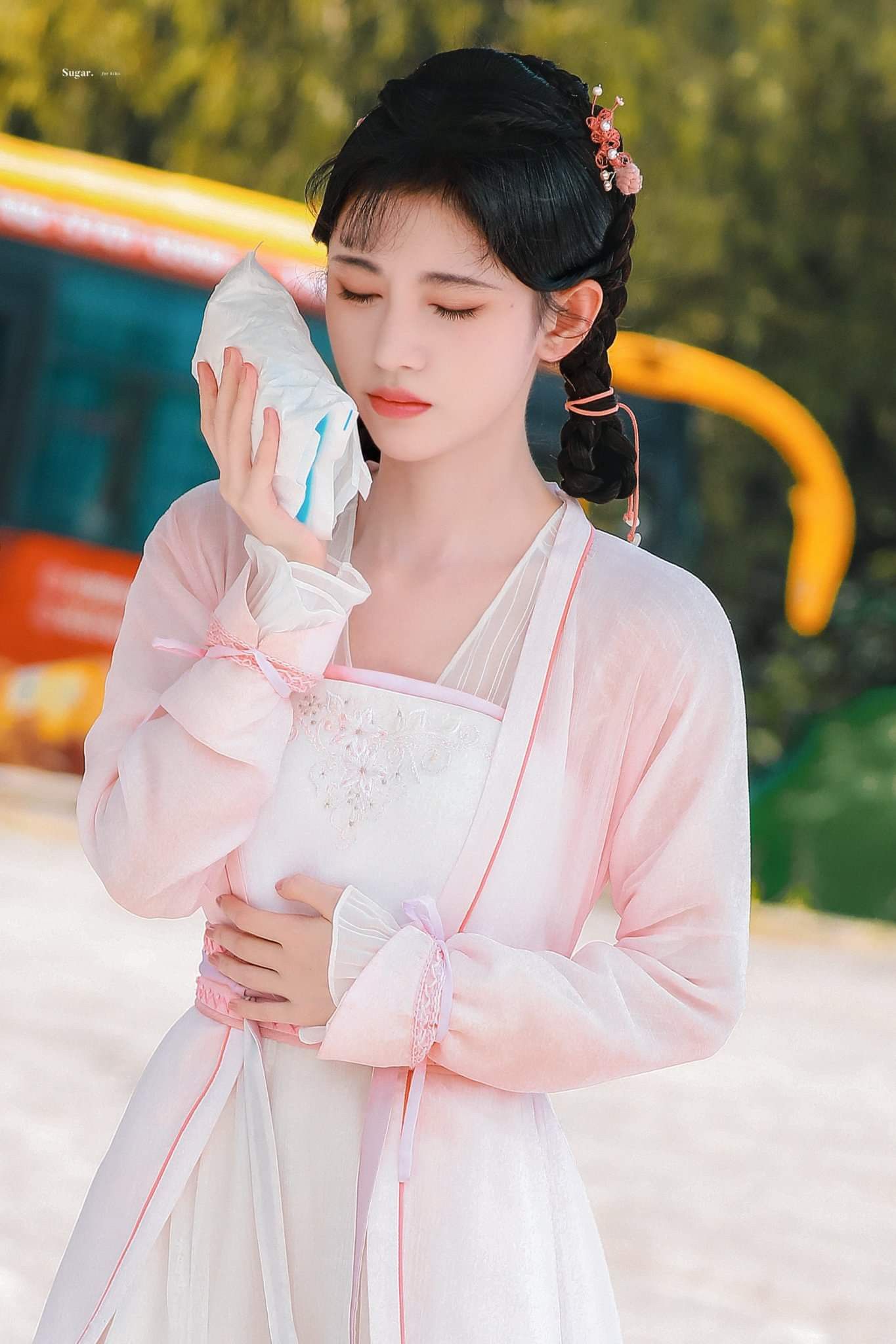 Elsas Hanfu Journey:The Enchantment of Traditional Chinese Clothing Elsas Hanfu Journey:The Enchantment of Traditional Chinese Clothing