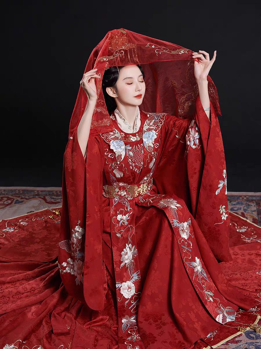 New Year Tang Costumes for Dogs:Embracing Tradition in Pet Fashion New Year Tang Costumes for Dogs:Embracing Tradition in Pet Fashion