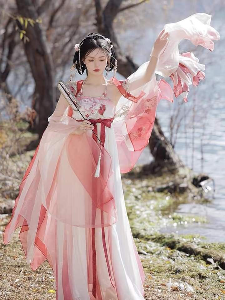 Ancient Charm of Girl Children in Cheongsam:The Qipaos Cultural Evolution Ancient Charm of Girl Children in Cheongsam:The Qipaos Cultural Evolution