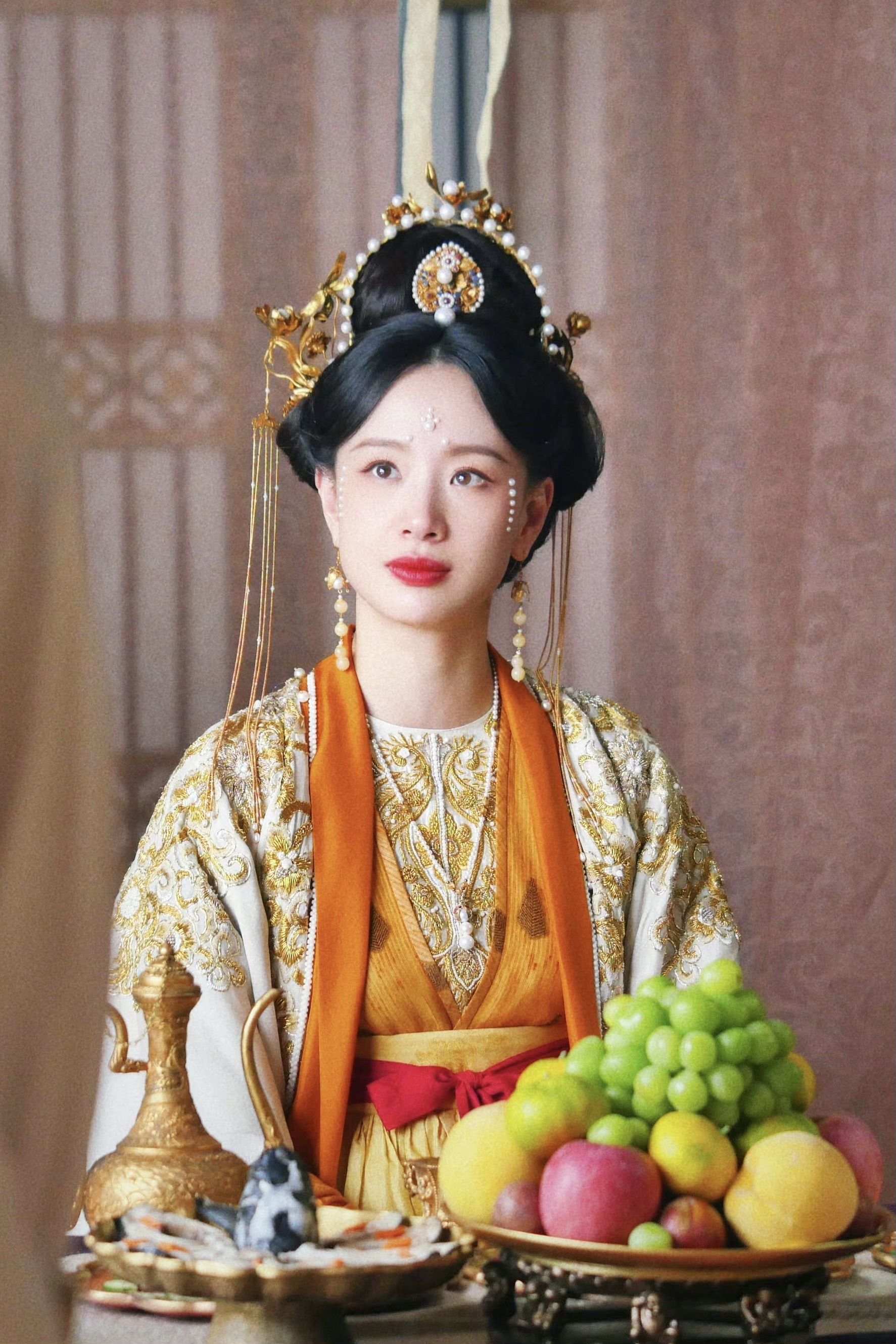 Customizing Hanfu:The Revival of Traditional Chinese Fashion Customizing Hanfu:The Revival of Traditional Chinese Fashion