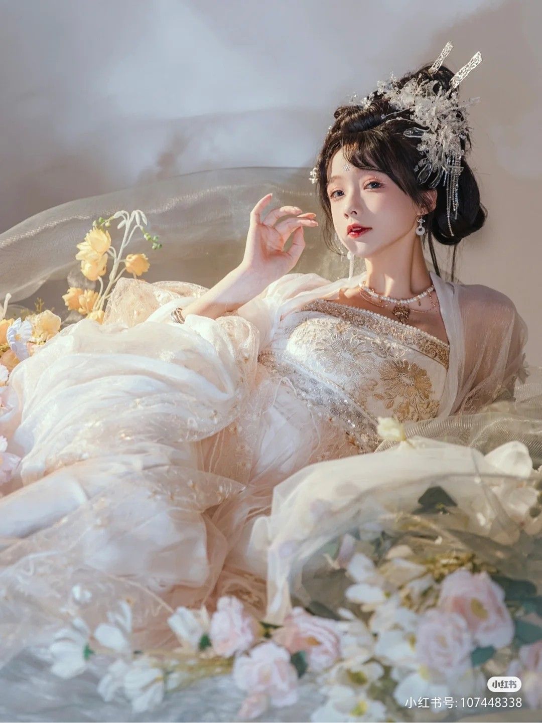 The Elegance of Girls Hanfu with a Cape:A Journey into Traditional Chinese Fashion The Elegance of Girls Hanfu with a Cape:A Journey into Traditional Chinese Fashion