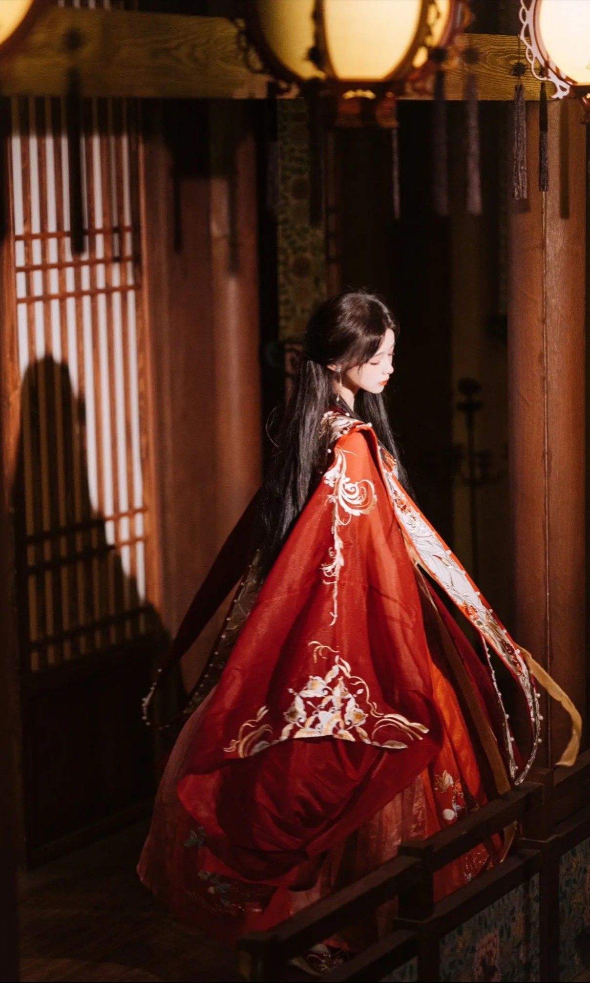 Phoenix Roar and Silk Dance:The Originality of Fengming Luans Hanfu Fashion Phoenix Roar and Silk Dance:The Originality of Fengming Luans Hanfu Fashion