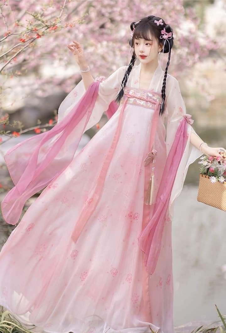 The Long Cheongsam of a Student:The Allure of Traditional Elegance The Long Cheongsam of a Student:The Allure of Traditional Elegance