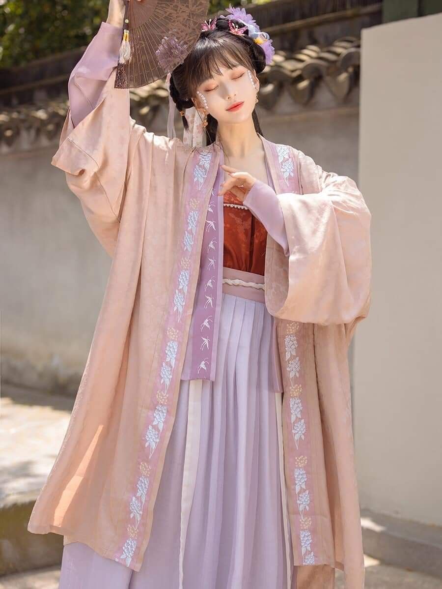 The Elegance of Back Cloud Horseface Skirt:A Cultural Journey The Elegance of Back Cloud Horseface Skirt:A Cultural Journey