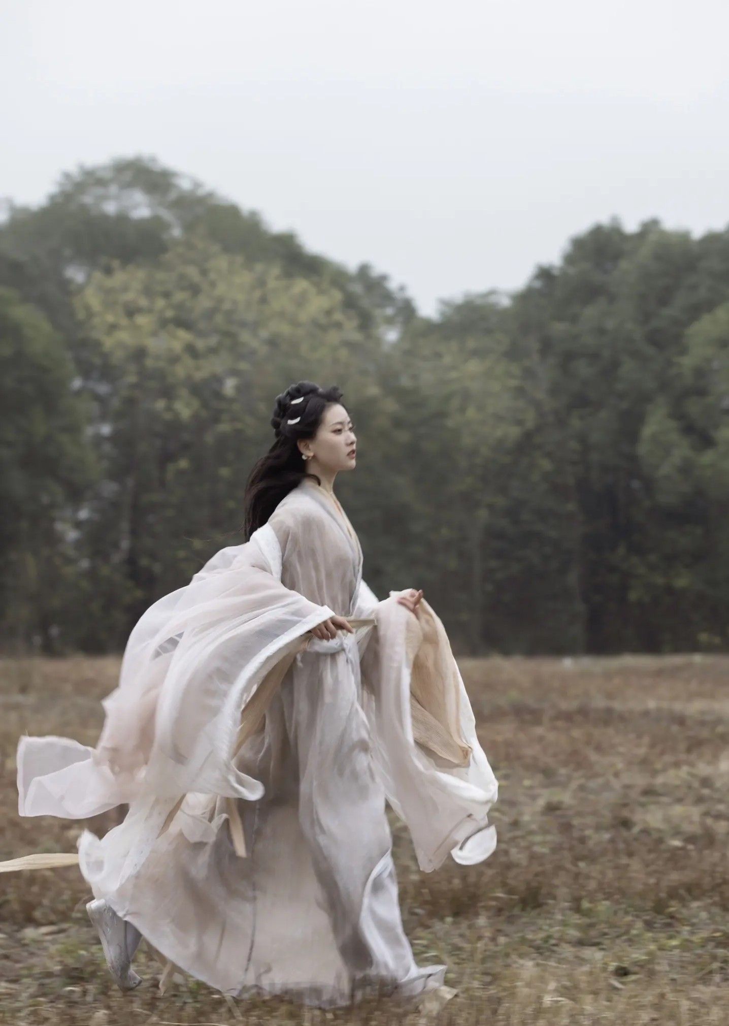 The Cheongsam Revolution:Junior High School Girls Embracing Traditional Elegance The Cheongsam Revolution:Junior High School Girls Embracing Traditional Elegance