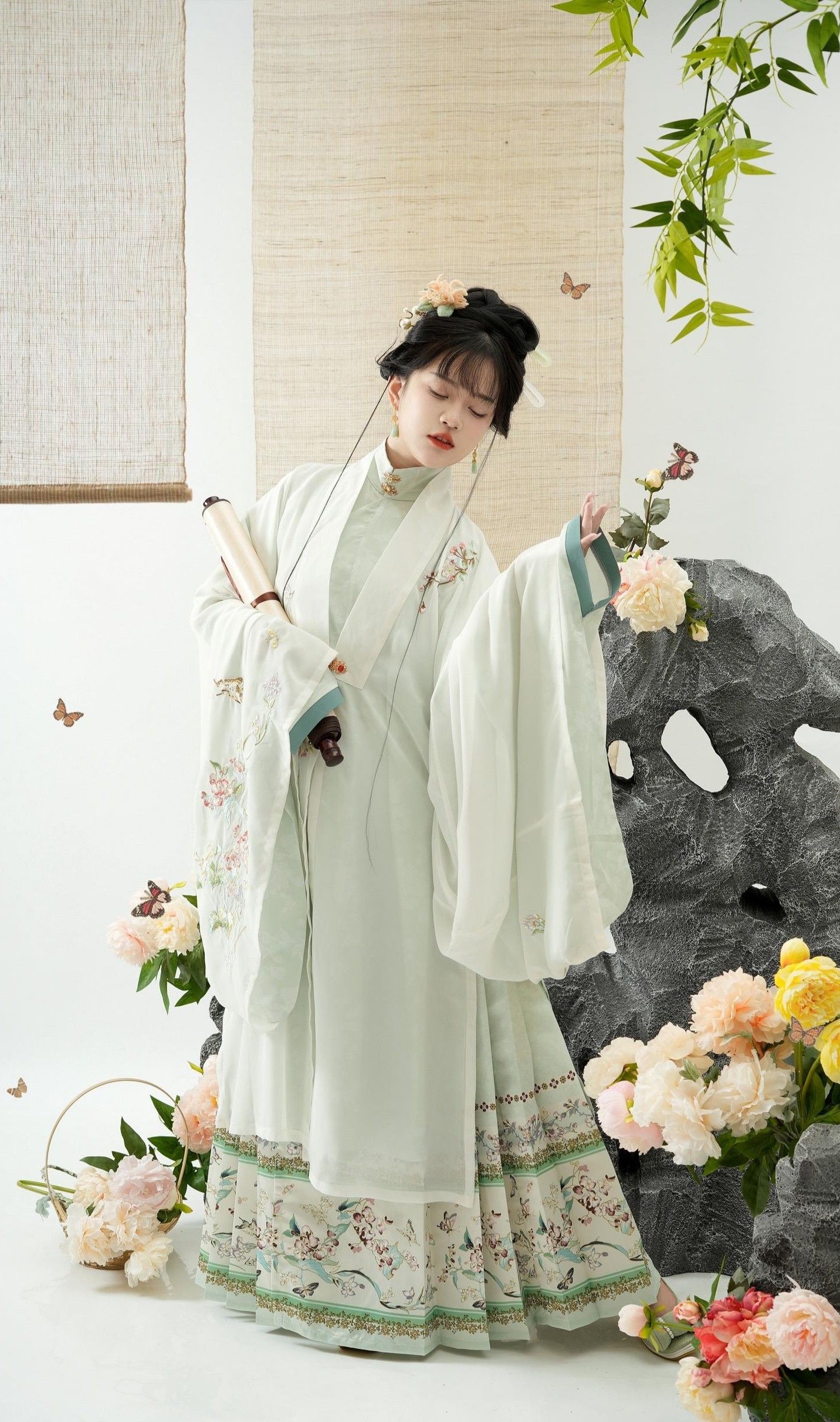 Little Girls and their Besties in Traditional Hanfu Fashion Little Girls and their Besties in Traditional Hanfu Fashion