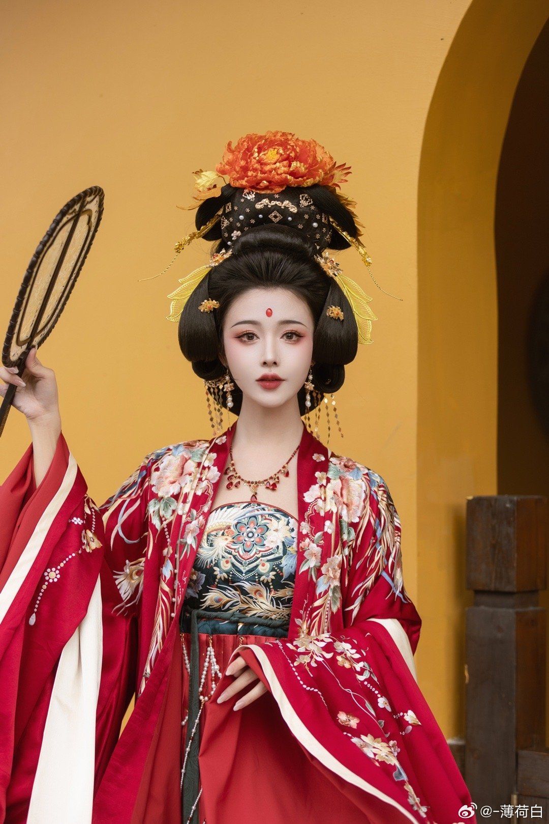 Lightweight Hanfu Capelets and Ponchos:A Guide to Modern,Thin-Cut Traditional Chinese Fashion Lightweight Hanfu Capelets and Ponchos:A Guide to Modern,Thin-Cut Traditional Chinese Fashion
