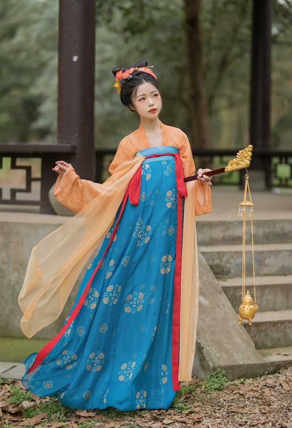 Blooming Hanfu:Originality in the Flower-Filled Realm Blooming Hanfu:Originality in the Flower-Filled Realm
