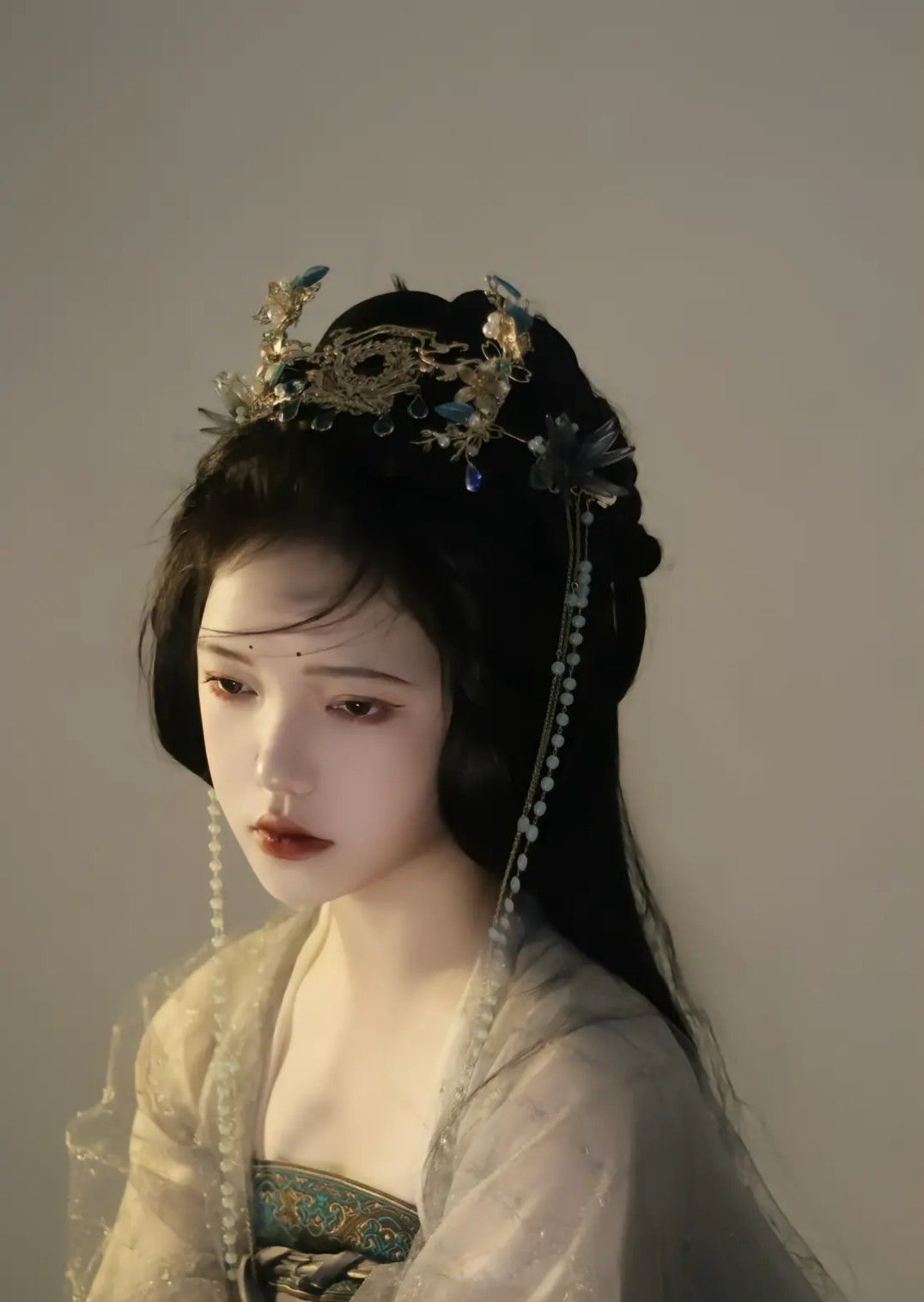 Snowy Jade:The Enchantment of Hanfu Traditional Chinese Clothing Snowy Jade:The Enchantment of Hanfu Traditional Chinese Clothing