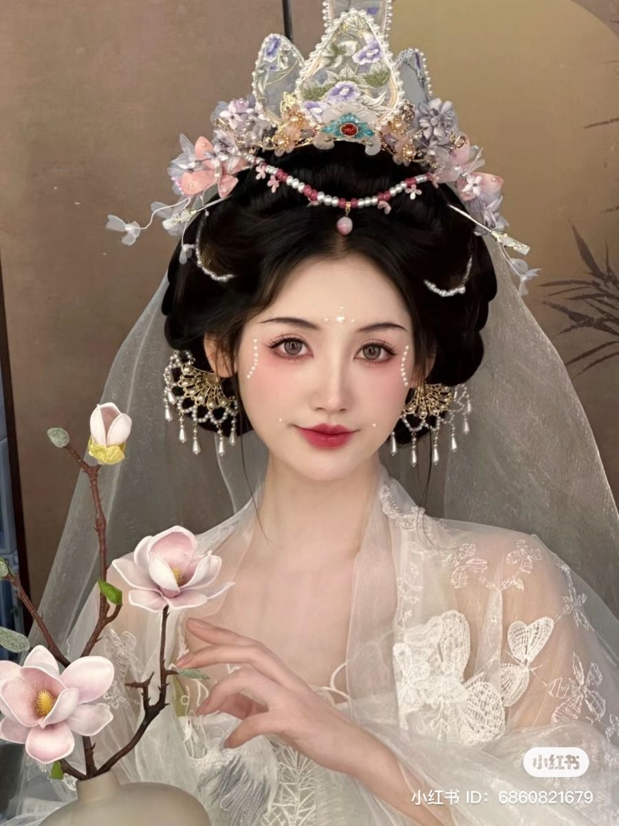 The Serene Charm of Green Hanfu in Cold Breeze The Serene Charm of Green Hanfu in Cold Breeze