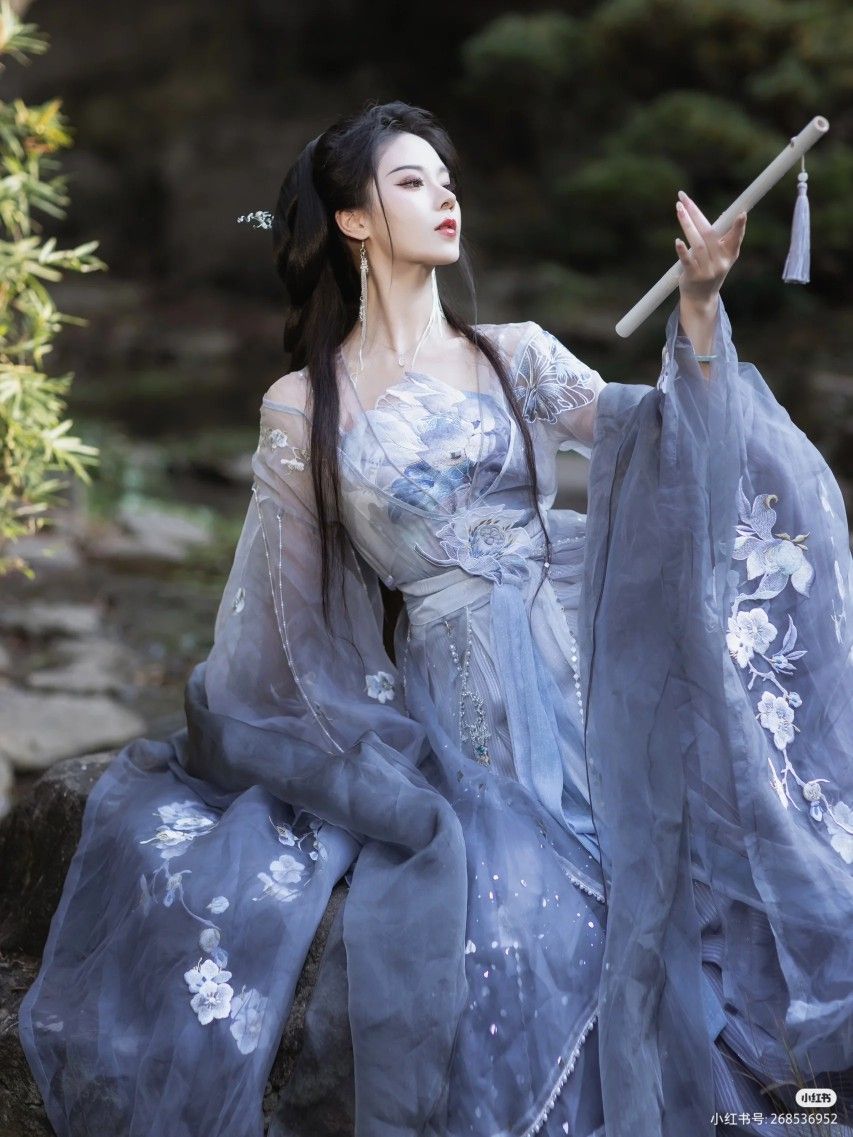 The Splendor of Hanfu Fashion in Jing Tians Great Tang Glory The Splendor of Hanfu Fashion in Jing Tians Great Tang Glory