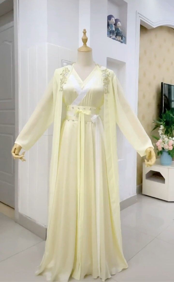 Original Design of Authentic Hanfu Ming-Style Clothing for Young Girls:A Closer Look