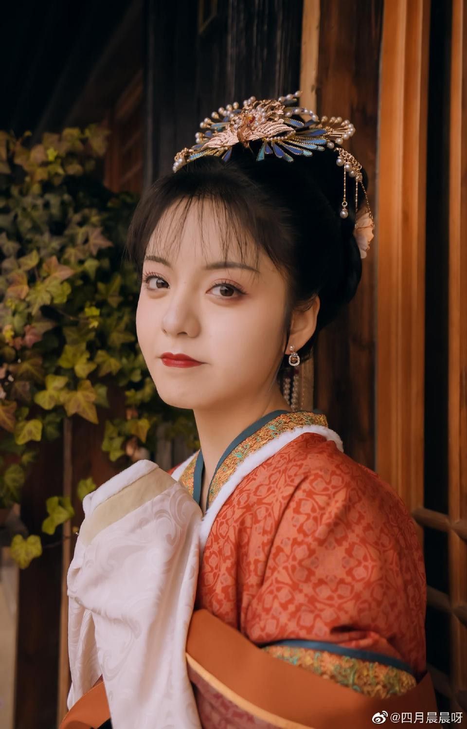 The Cheongsam as a Work Uniform for Foot Bath Services The Cheongsam as a Work Uniform for Foot Bath Services