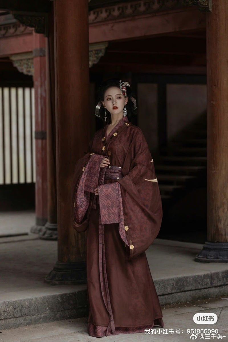 Improving the Design of Hanfu Tops for Summer Comfort and Style Improving the Design of Hanfu Tops for Summer Comfort and Style