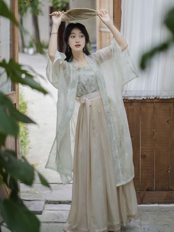 Elegant Silk Qipao Dress for Women:A Traditional Beauty Reimagined Elegant Silk Qipao Dress for Women:A Traditional Beauty Reimagined