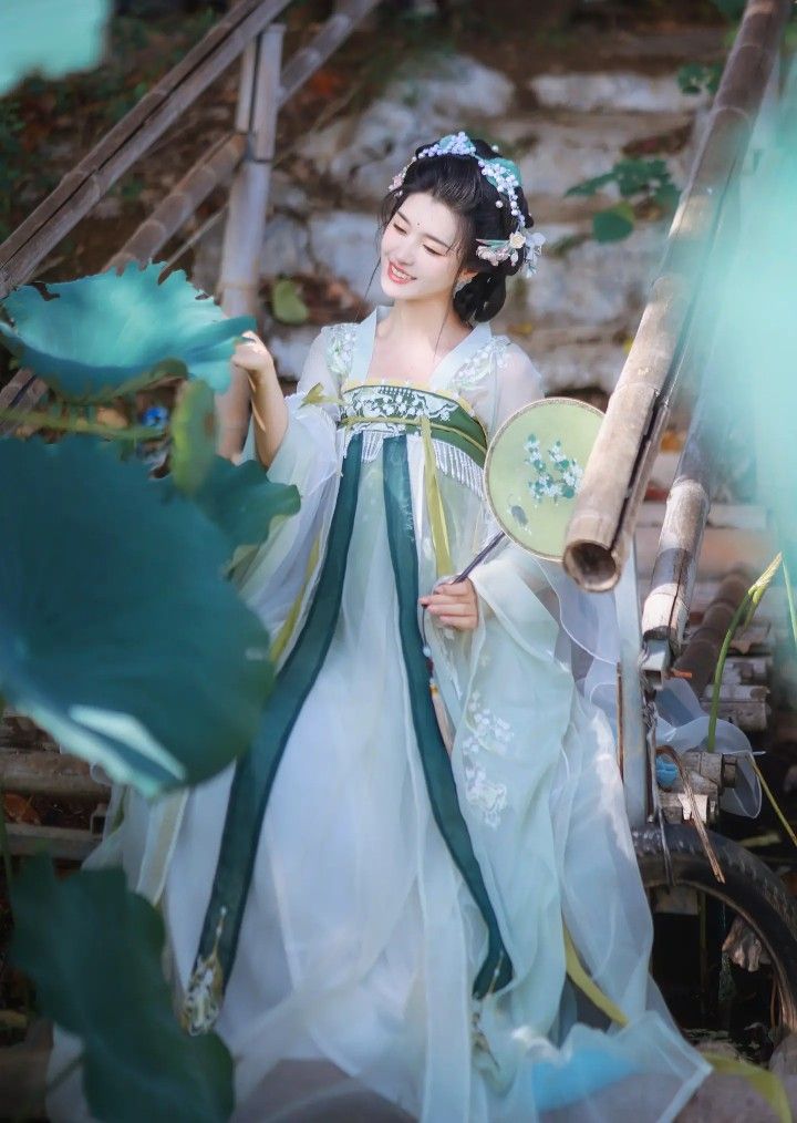 Summer Girl in Song-Style Hanfu:A Journey into Traditional Chinese Elegance Summer Girl in Song-Style Hanfu:A Journey into Traditional Chinese Elegance