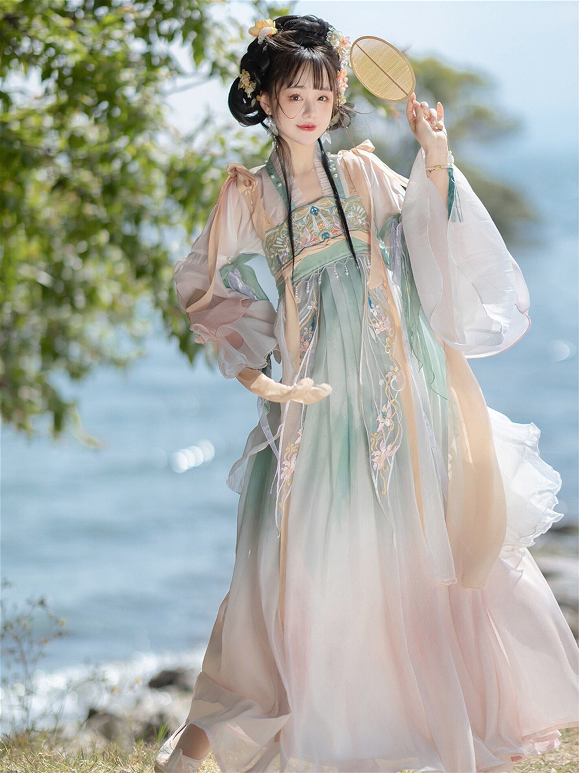 Elegant Long Silk Cheongsam Embodying Traditional Charm and Modern Elegance Elegant Long Silk Cheongsam Embodying Traditional Charm and Modern Elegance