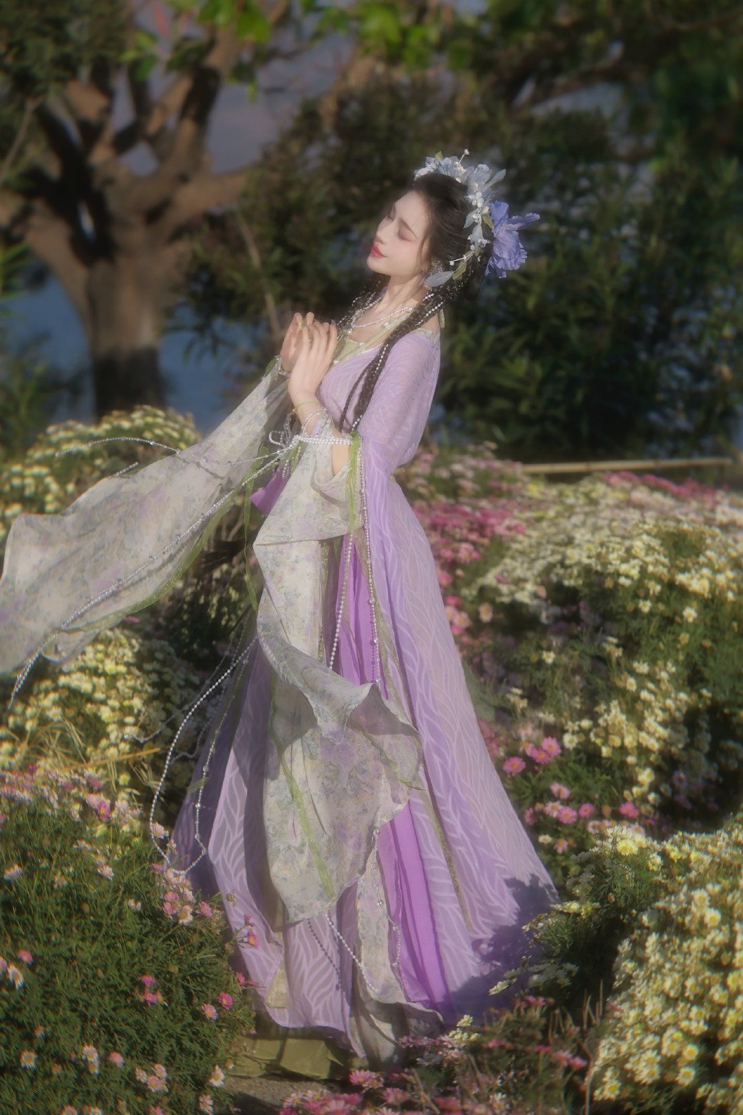 The Dripping Water and the Cheongsam:A Tale of Cultural Elegance The Dripping Water and the Cheongsam:A Tale of Cultural Elegance
