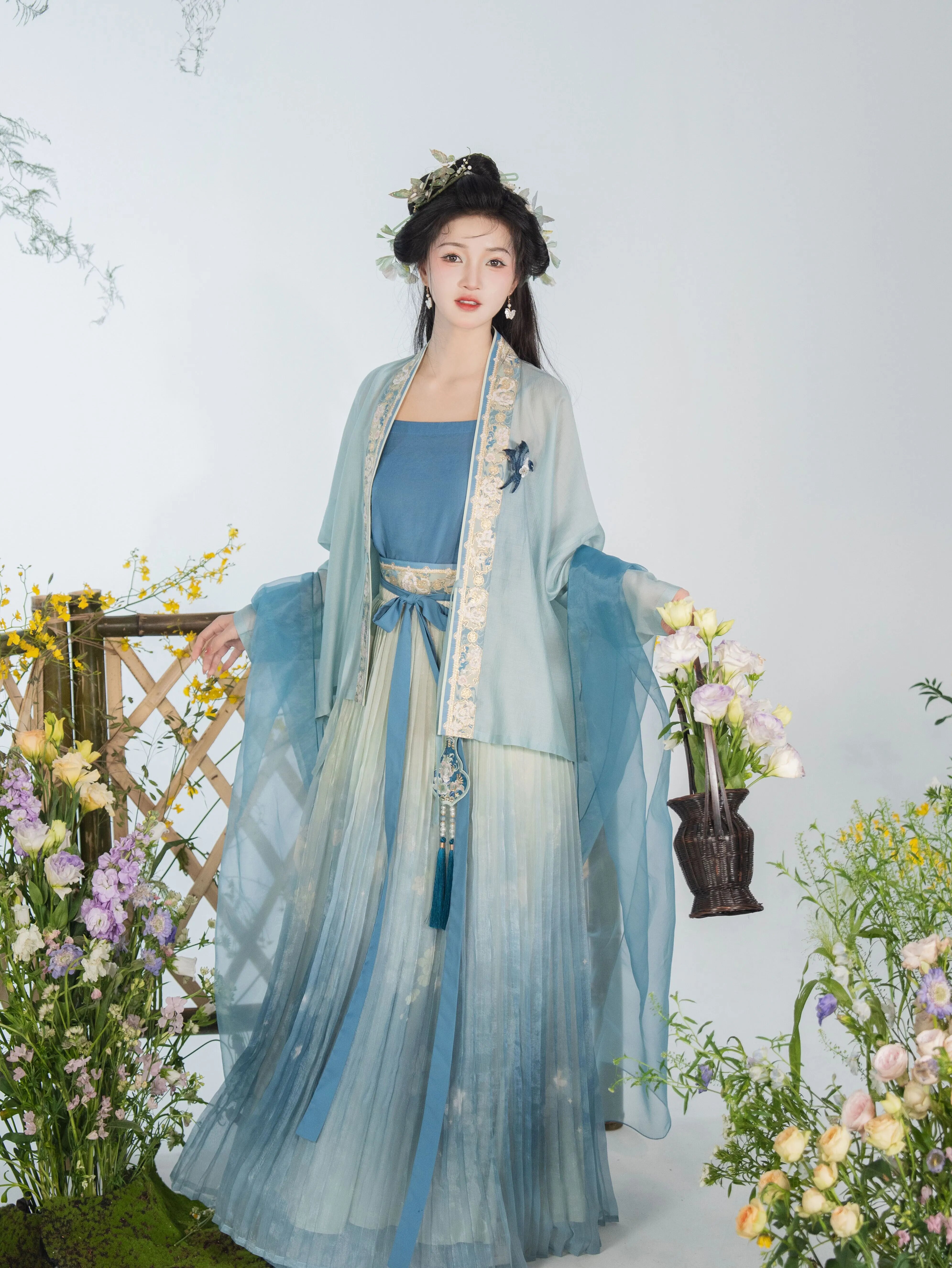 Classic Charm of Cotton-Linen Cheongsam:A Medium to Long Length Tale Classic Charm of Cotton-Linen Cheongsam:A Medium to Long Length Tale