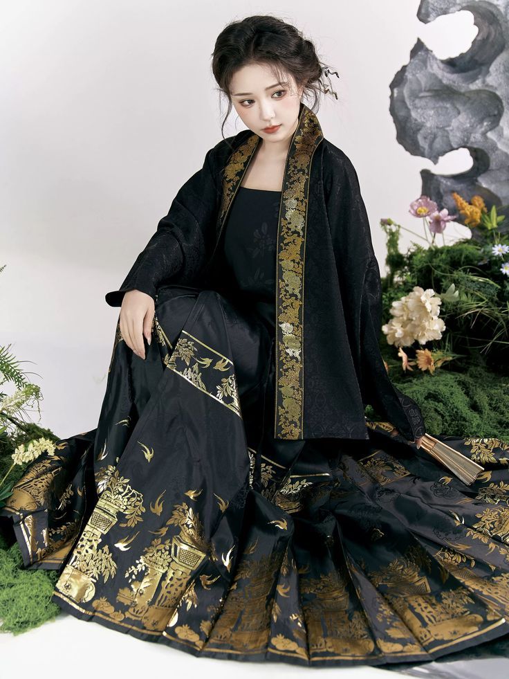 Pearl-Studded Cheongsam:A Blend of Tradition and Elegance