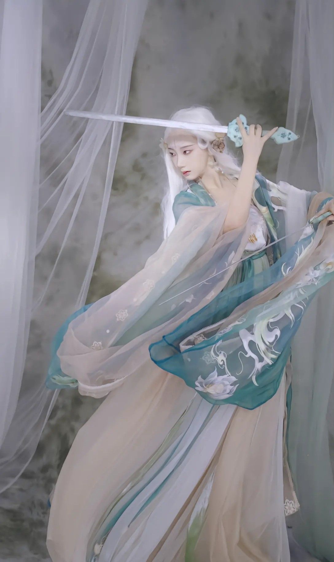 The Rise of Hanfu Hair Buns:The Cowhorn-Inspired Hair Styling for Traditional Chinese Fashion The Rise of Hanfu Hair Buns:The Cowhorn-Inspired Hair Styling for Traditional Chinese Fashion